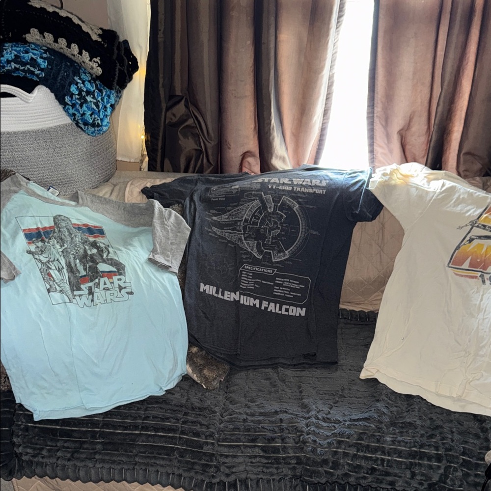 Lot of 3 Star Wars Y2K men’s graphic t-shirts L